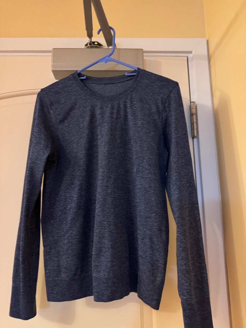 Lululemon women long sleeve size 8